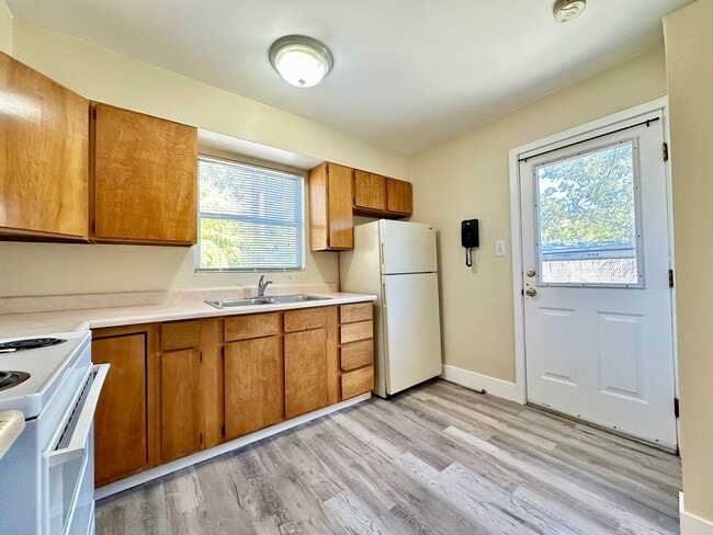 Building Photo - Charming 2-bedroom, 1-bathroom house