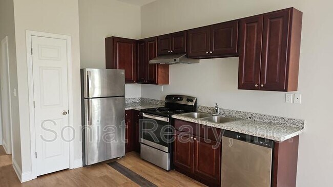 Foto del edificio - 2237 Jourdan Ave