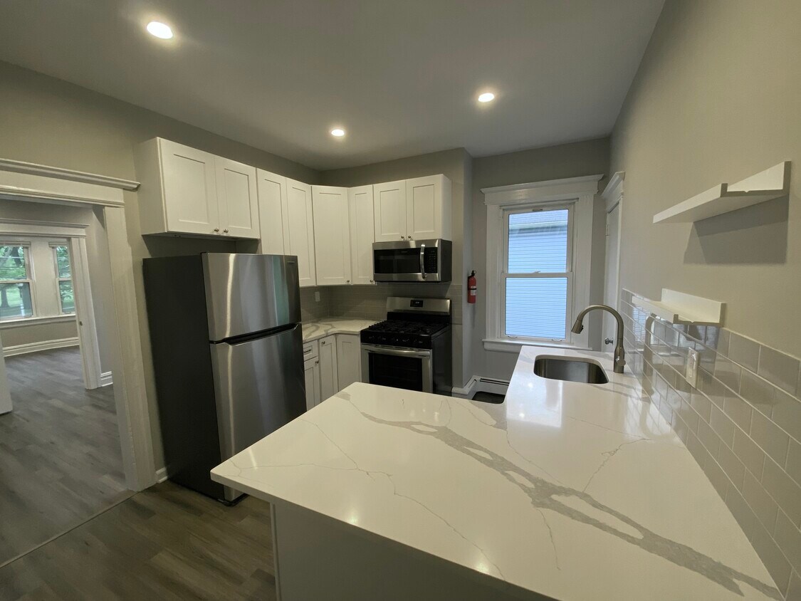 Kitchen - 174 Glenwood Ave