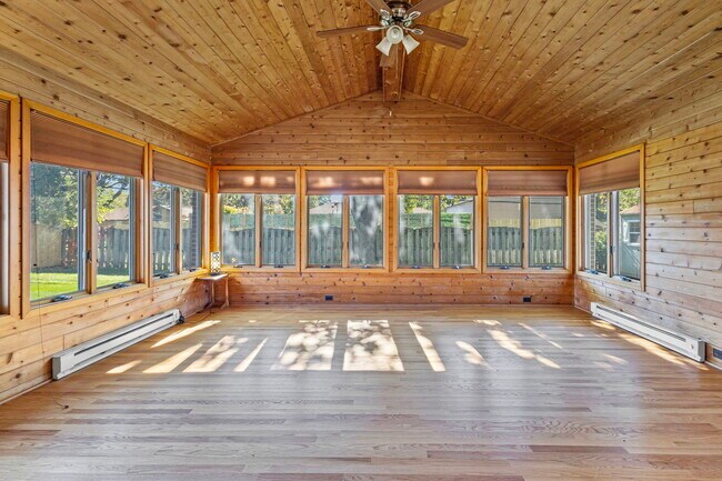 Building Photo - 963 Garden Ln