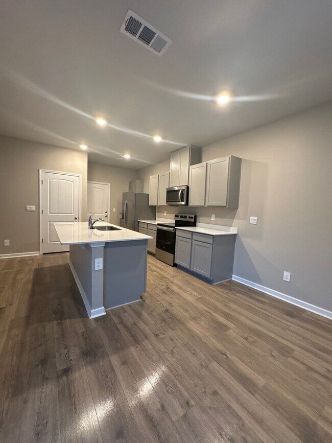 Foto del edificio - 4 Bedroom, 2.5 Bath and 2 Car Garage in Hartmann Crossing! $500 OFF FIRST FULL MONTH’S RENT!