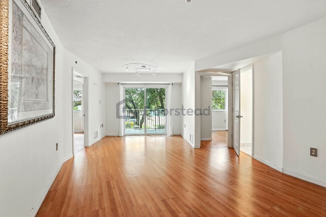 Foto del edificio - 2415 NW 16th Street Rd