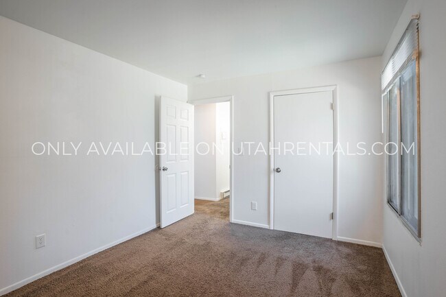 Building Photo - 4370 S Highland Dr