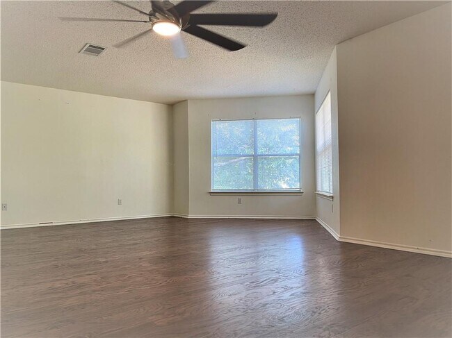 Foto del edificio - 1307 Rosie Ln