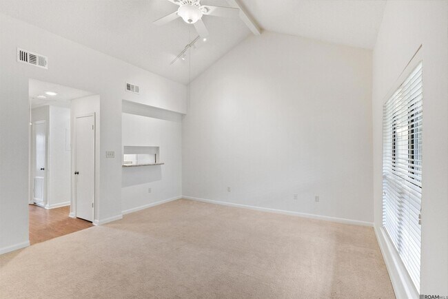 Foto del edificio - 5243 Butter Creek Ln