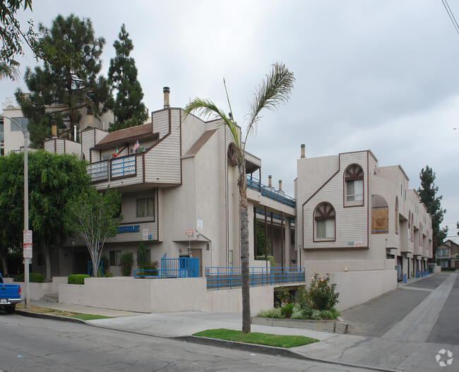 Foto del edificio - French Park Apartments