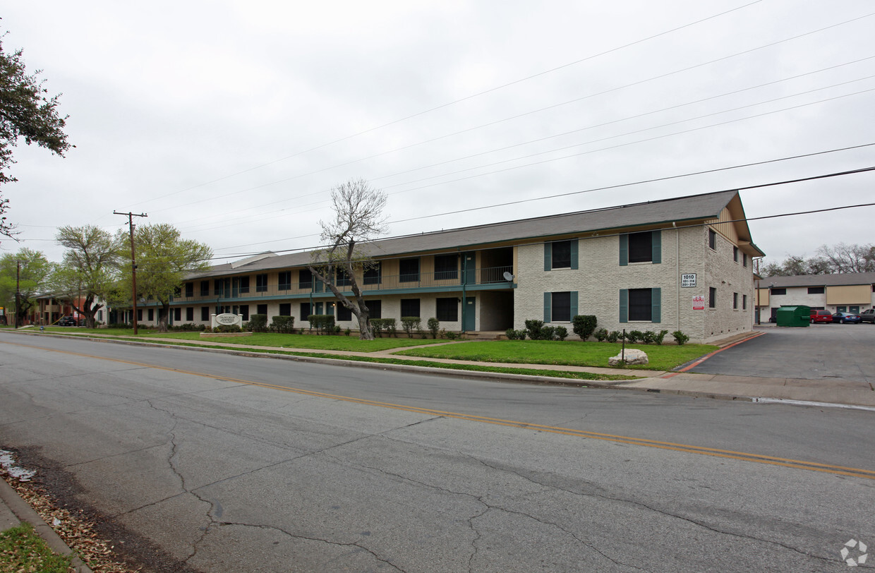 Primary Photo - Colony House Apartments