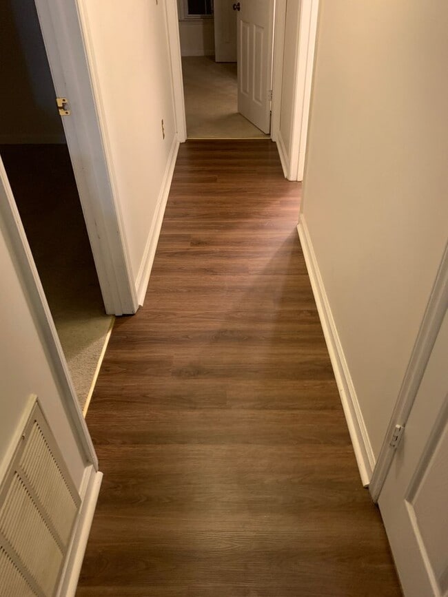 Building Photo - READY TO MOVE IN! 2 Beds 2 Baths!