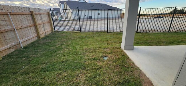 Foto del edificio - 2341 Moon Tower Trl