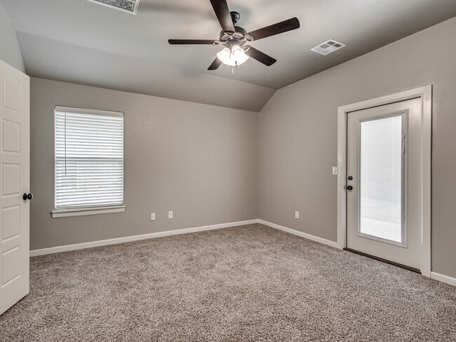 Foto del edificio - 5800 Campbell Creek Dr