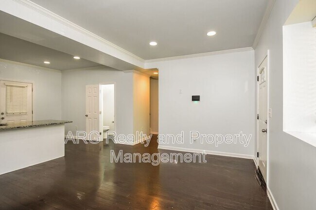 Building Photo - 1354 Graymont Dr SW