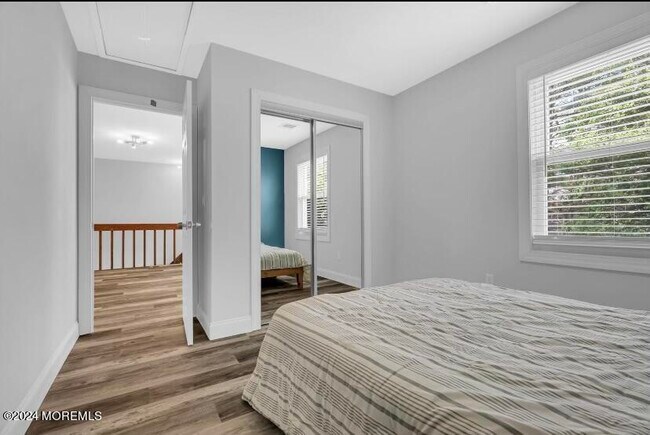 Building Photo - 1143 Roe Ave