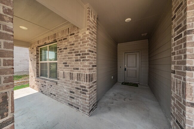 Building Photo - 1385 Dillard Creek Dr