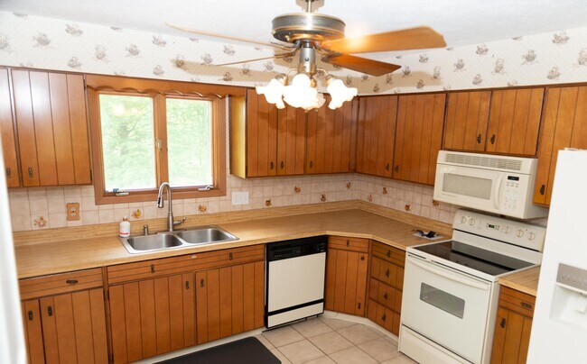 Foto del edificio - 10976 Shaker Dr