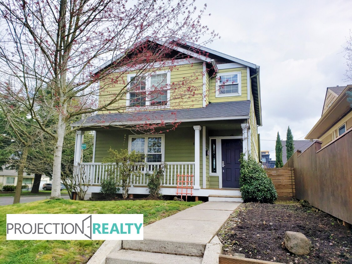 Foto principal - 6452 NE Mallory Ave
