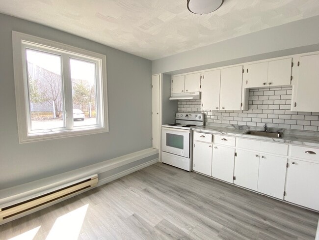 Building Photo - 80 Glasier Rd