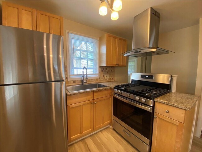 Building Photo - 269 Narragansett Ave