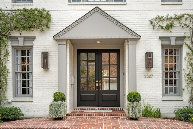 Foto del edificio - 5527 Briar Dr