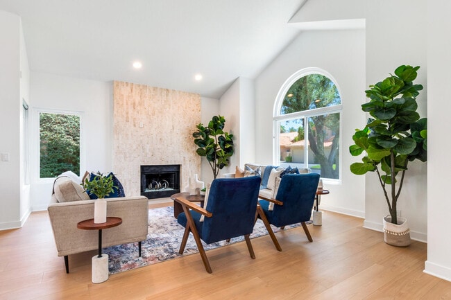 Building Photo - 403 Cypress Point Dr