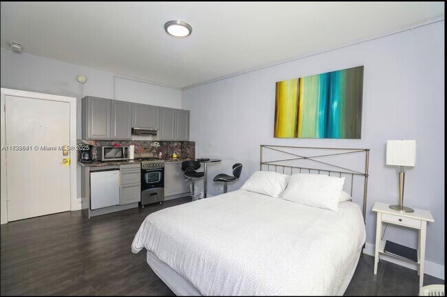 Foto del edificio - 3710 Collins Ave