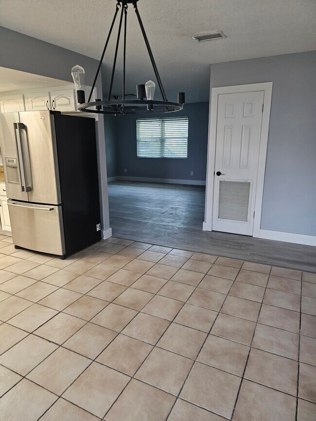 Foto del edificio - 6107 Hickory Dr