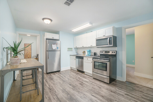 Foto del edificio - 2583 Lakeshore Rd
