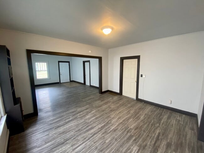 Building Photo - 501 N Bowman Ave