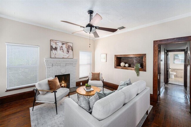 Foto del edificio - 2024 Oakdale Way