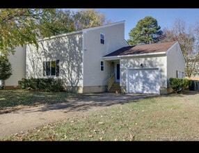 Building Photo - 4 Steeplechase Loop