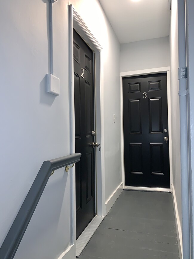 Building Photo - 559 Manor St