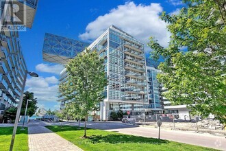 Building Photo - 1006-1029 QUEENS Quay