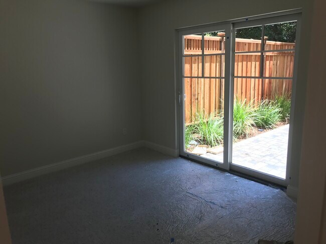1st floor bedroom looking into yard - 434 Encinal Ave