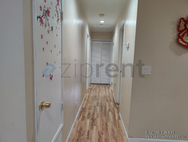 Building Photo - 45 Lonetree Ct