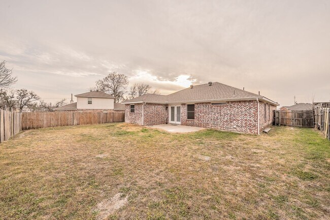 Building Photo - Updated 3 bedroom 2 bath home in Aledo