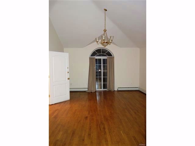 Foto del edificio - 1593 Mayflower Ave