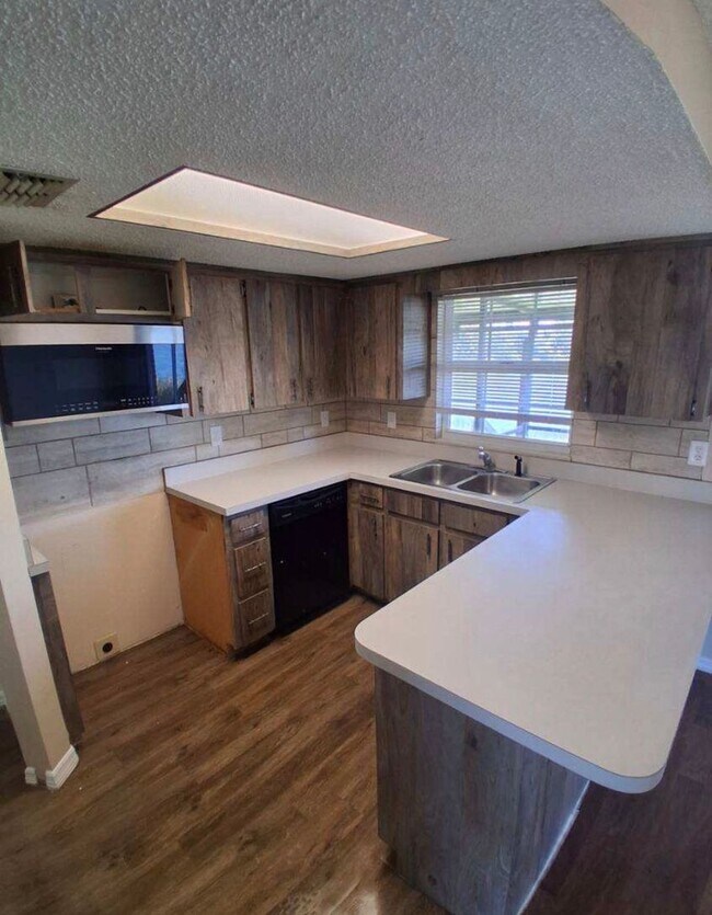 Building Photo - Cozy 2 Bedroom Condo in Central Lakeland!