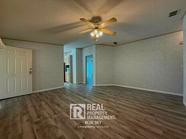 Foto del edificio - 5641 Columbia Dr