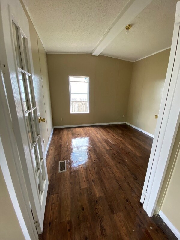 Building Photo - 3207 Valencia Dr