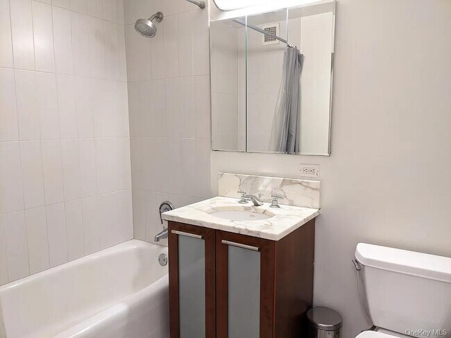 Foto del edificio - 121 E 23rd St