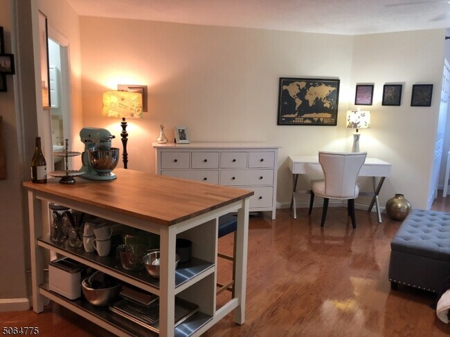 Foto del edificio - 530 Valley Rd