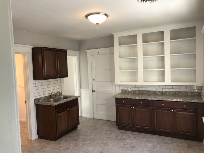 Building Photo - 61 Mineral Springs Rd