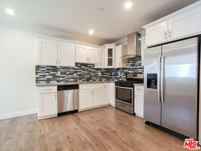 Foto del edificio - 965 N Wilton Pl