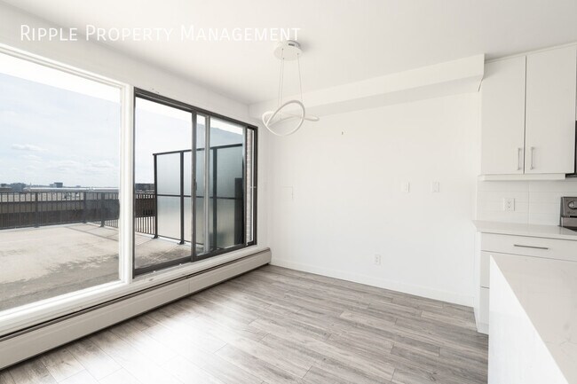 Photo du bâtiment - Modern 2 Beds, 2 Baths Apartment/Condo | No Pets Allowed