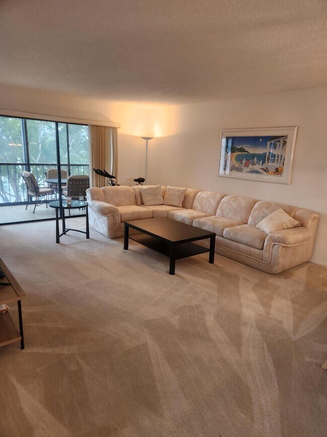 Building Photo - 6121 Pointe Regal Cir
