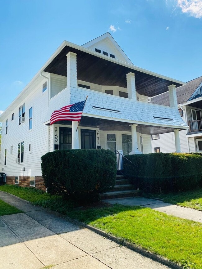 Building Photo - 2171 Carabel Ave