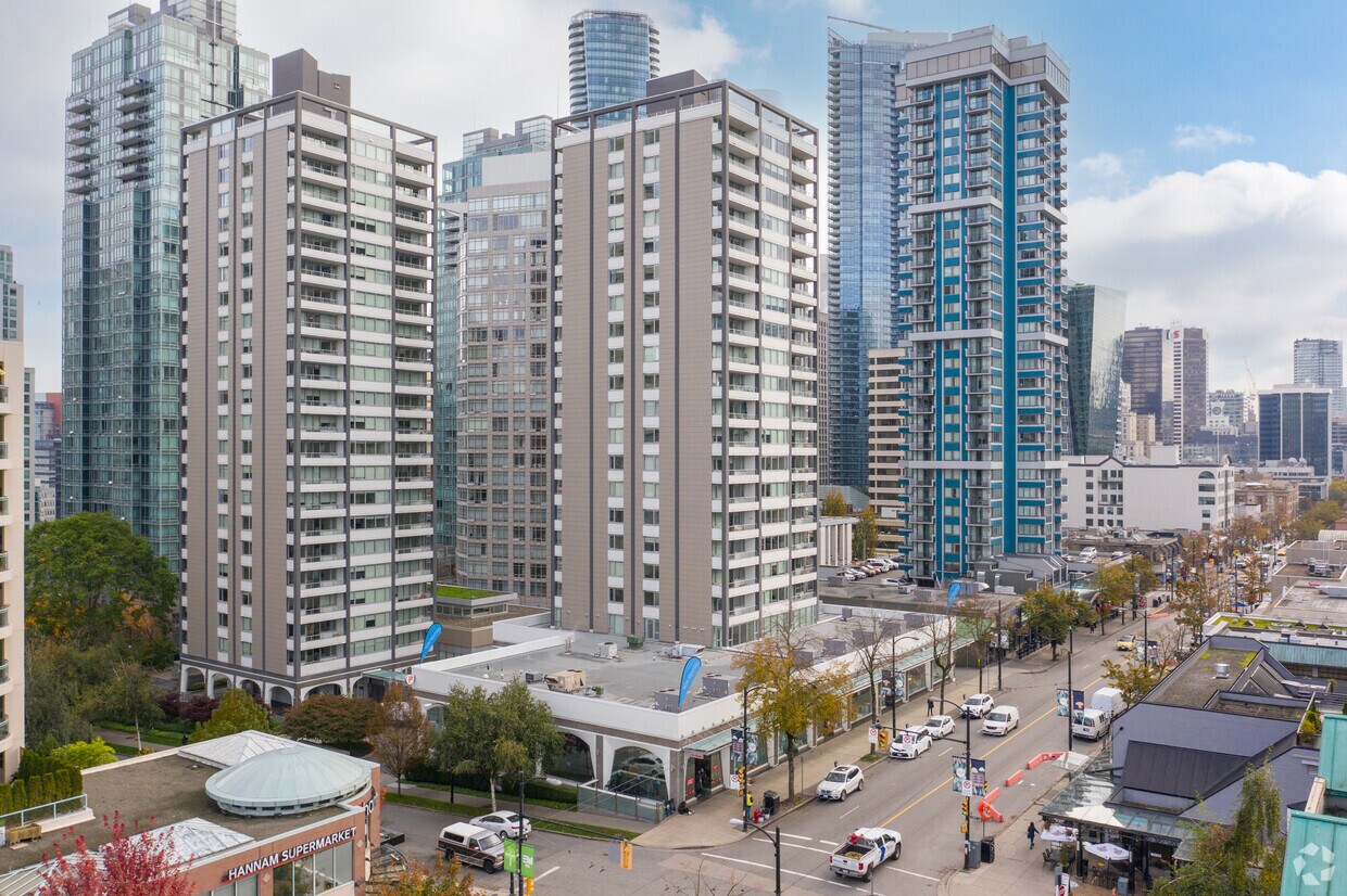 Pacific Palisades Apartments 788 Jervis St Vancouver, BC