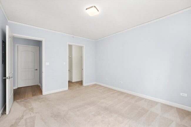 Building Photo - 420 E Waterside Dr