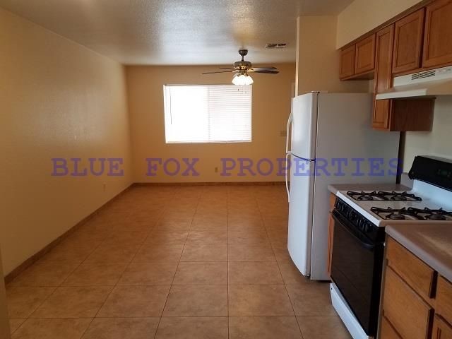 Building Photo - Spacious 2 bedroom 1 bath Duplex