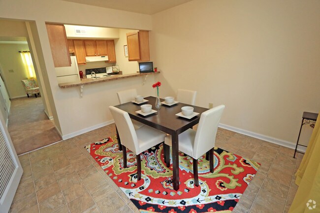 Comedor que da a la cocina - Sacramento Townhomes