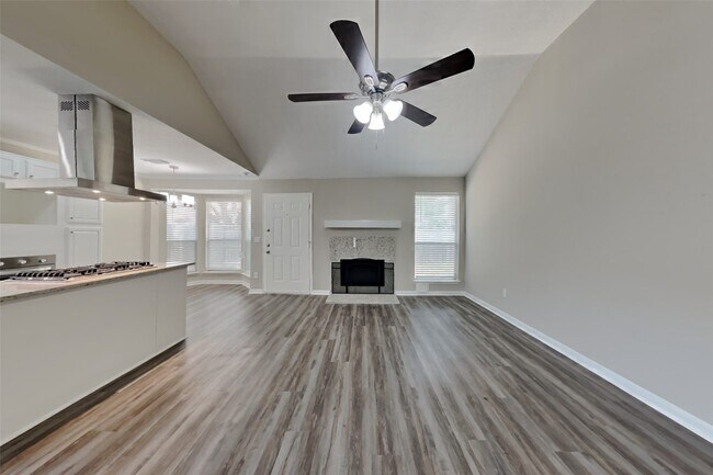 Building Photo - 18002 Golden Ridge Dr